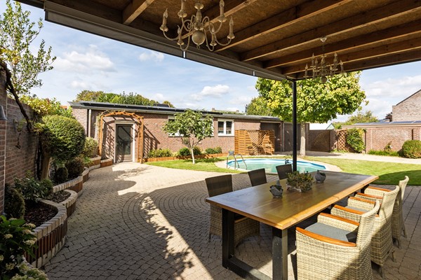 Photo - For sale: UNIQUE OPPORTUNITY! DETACHED, ABUNDANT SPACE. SCHEDULE YOUR VIEWING!
